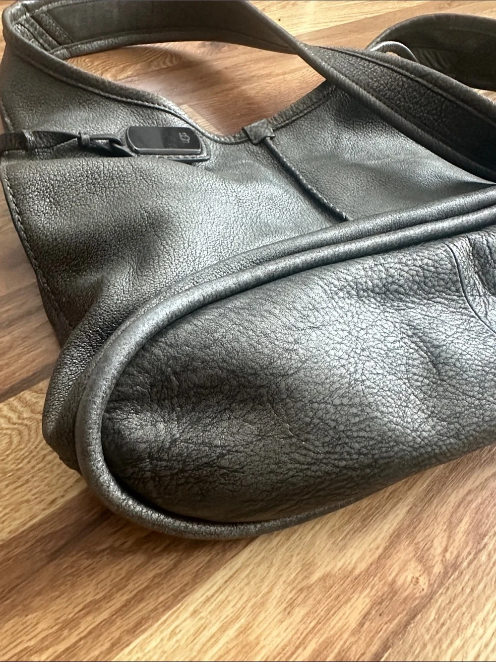 UGG sleek metallic